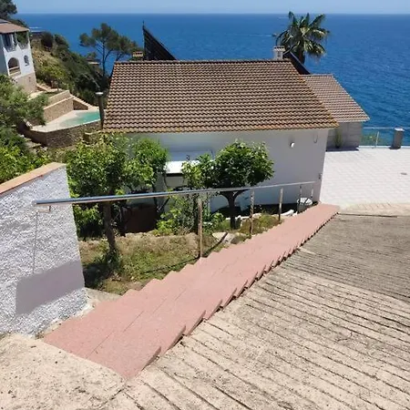 Villa En El Acantilado